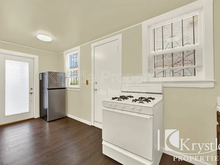 505 Hichborn St #B — Photo 13