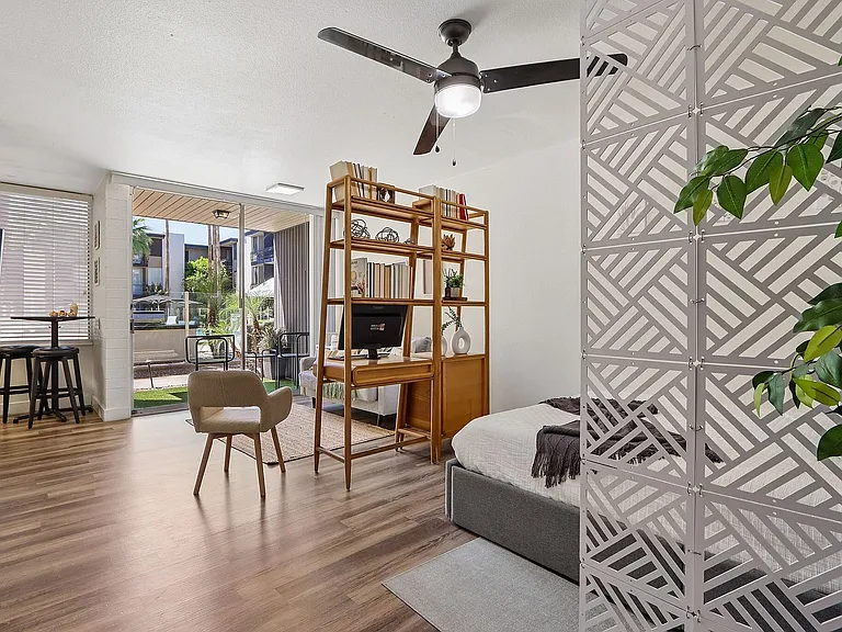 5-web-or-mls-N 7th Ave-S0905-003