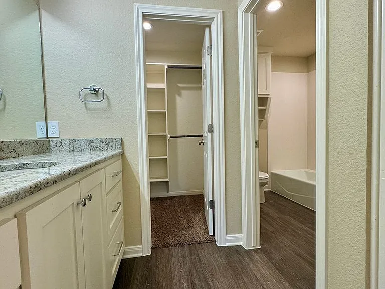 919 Briar Dr — Photo 8