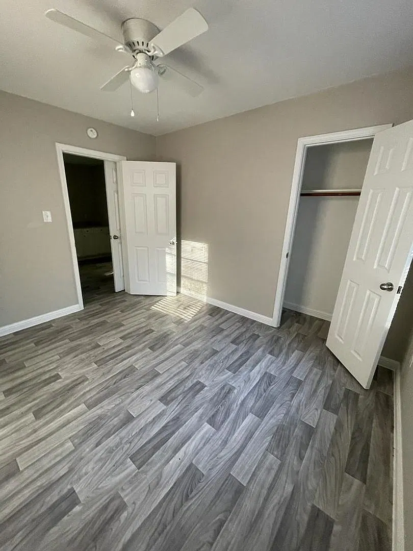 1309 Roberts — Photo 1