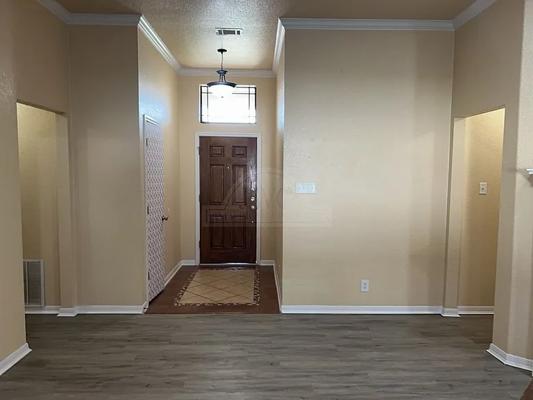 2509 Lavender Ln — Photo 2