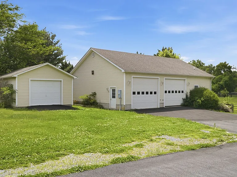 131 Stonedown Ln — Photo 23
