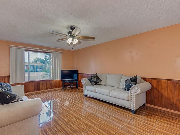 3rd image of 1928 E Fairmont Dr