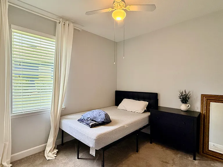 427 Tierra Verde Ln — Photo 2