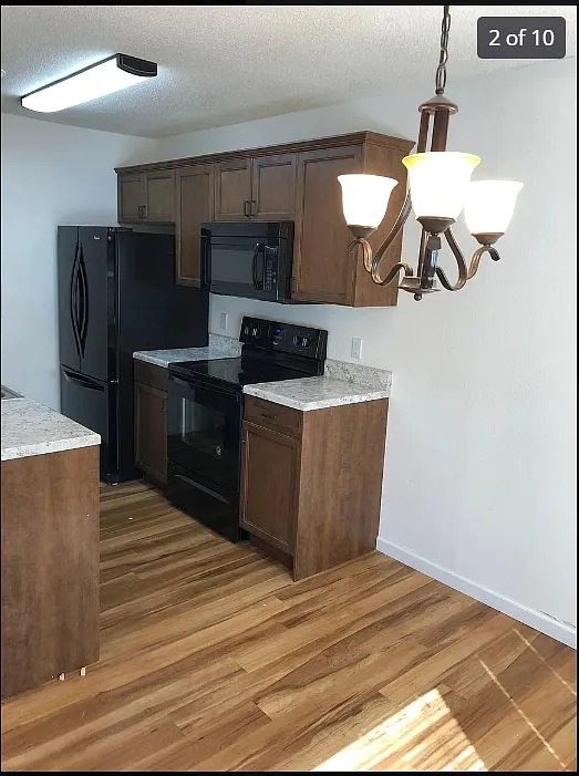 2 bed, 700 sqft, $875 — Photo 2