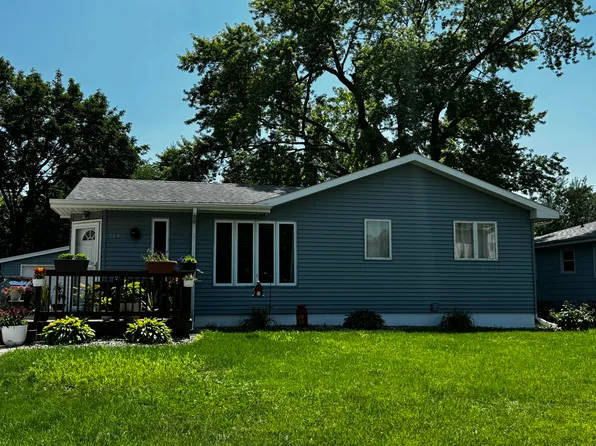 904 T Ave, Nevada, IA 50201