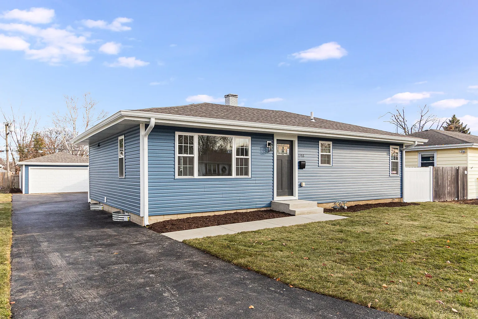 1206 Waverly Pl photo 1