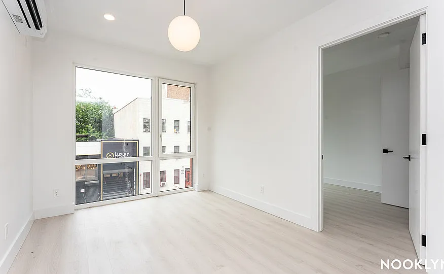 344 Lorimer Street — Photo 3