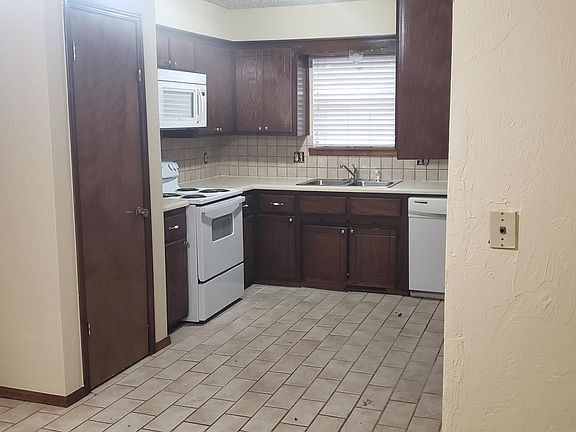 2nd image of 930 Brookhurst Blvd