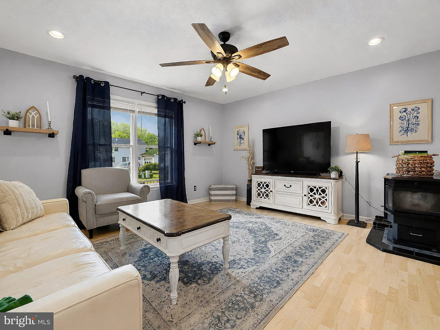 3 bed, 2.5 bath, 1904 sqft, $2,400 — Photo 4
