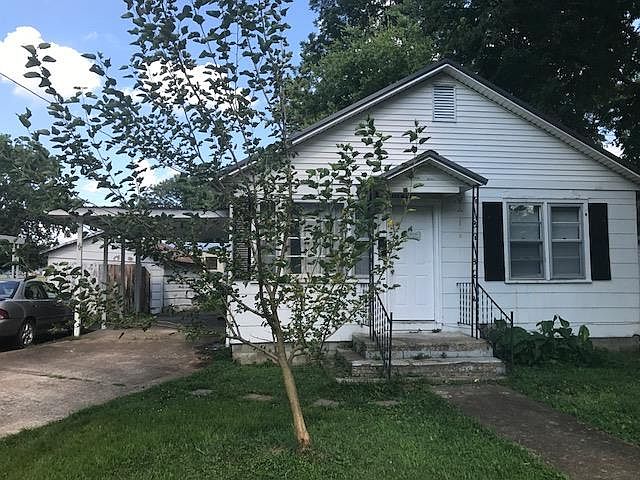 2nd image of 133 N Oak St