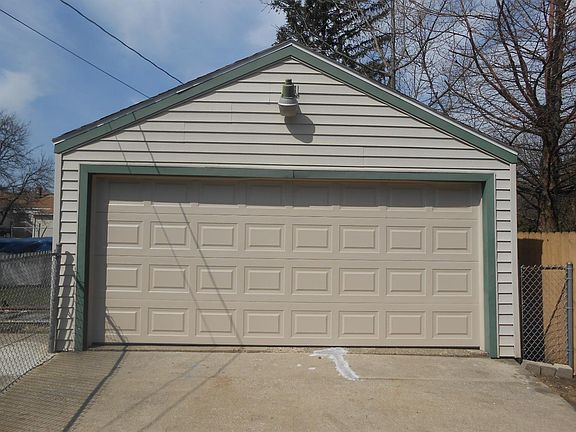 4th image of 8220 Taft St