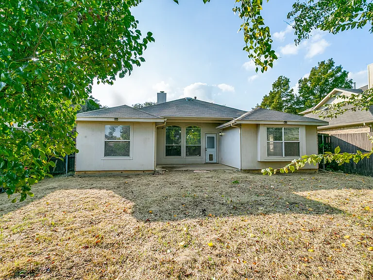 2408 Graystone Ln — Photo 17