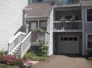 633 Longfellow Dr, Branford, CT 06405