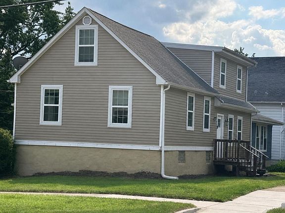5th image of 21404 Maple St