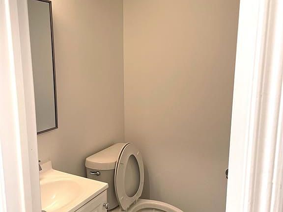 5th image of 1023 Glenview Dr