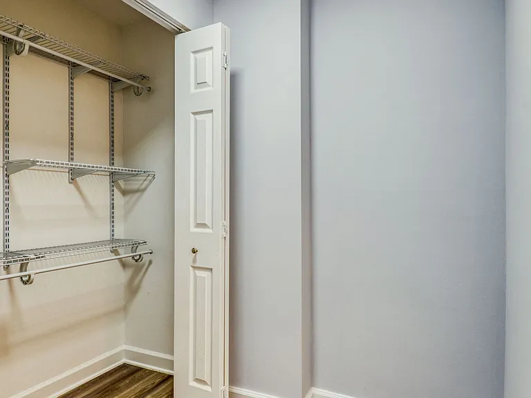 2112 New Hampshire Ave Studio Closet 22 1