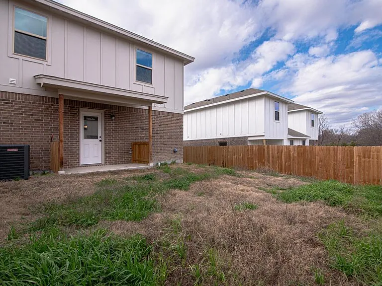 508 Raymond St — Photo 15