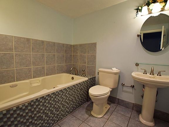 3rd image of 147 E 272nd St