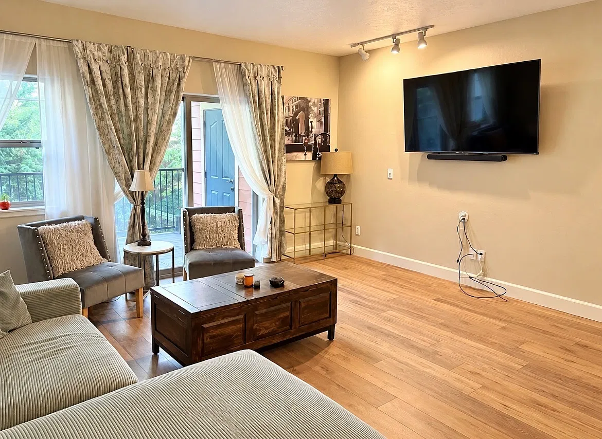 3 bed, 1260 sqft, $2,500 — Photo 4