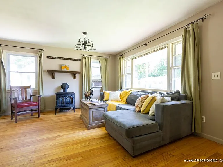 8 Williams Dr — Photo 2