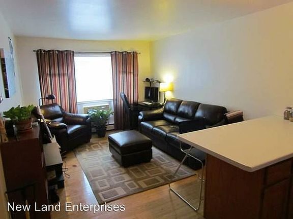 2nd image of 1945 N Oakland Ave APT 05