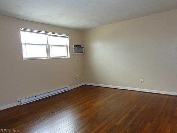5th image of 9620 1st Bay St APT D