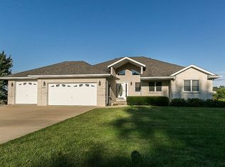 13735 Barrington Dr, Dubuque, IA 52003