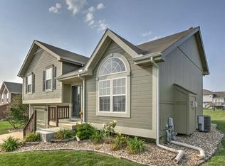 10828 N Smalley Ct, Kansas City, MO 64157
