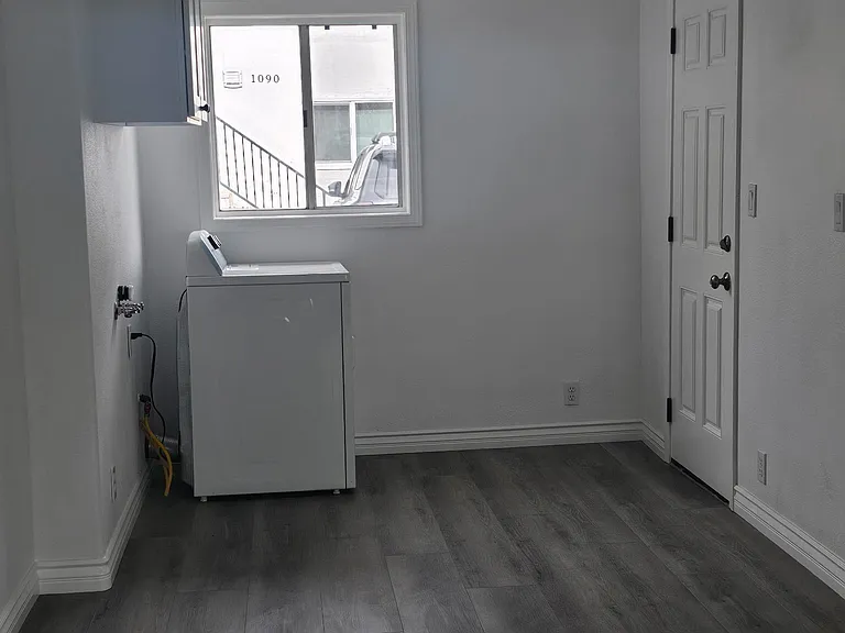 1092 Gardenia Ave — Photo 10