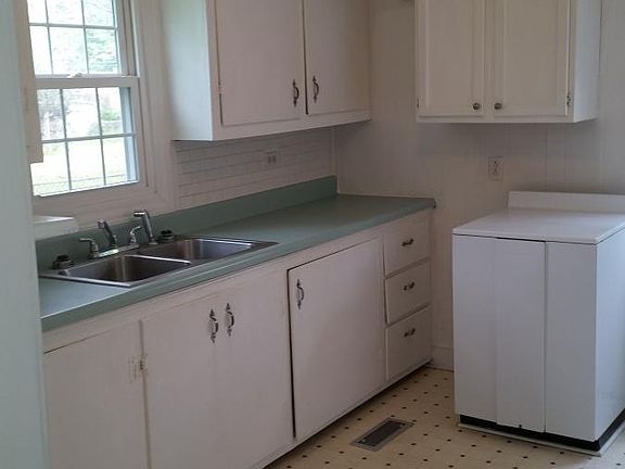 2nd image of 1203 Poston Cir