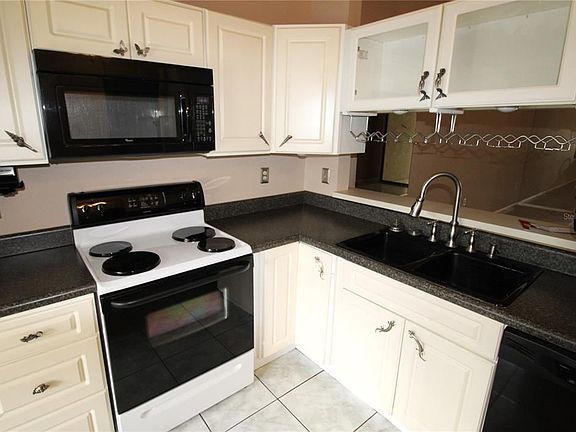 3rd image of 8403 Gardens Cir #102