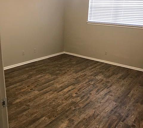 5th image of 1309 Tanglewood Ln