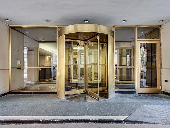 5th image of 21 W Goethe St APT 10L