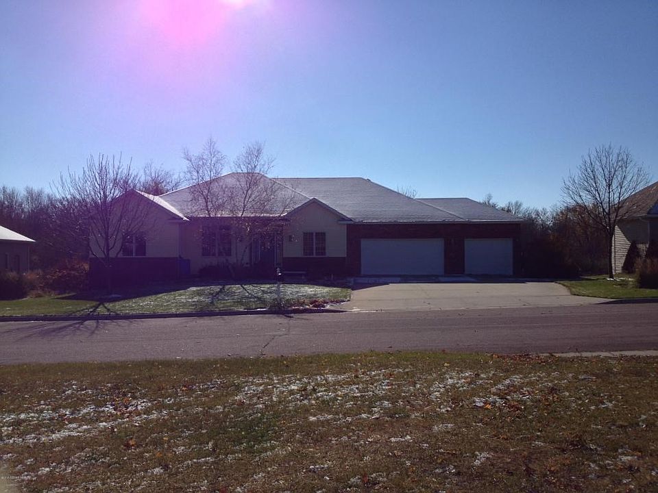 1819 Creekside Dr