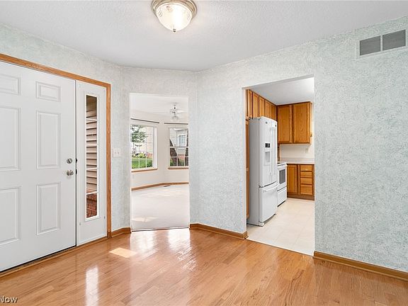 3rd image of 2823 Stratford Cir