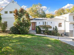 120 Wood Hollow Ln, New Rochelle, NY 10804