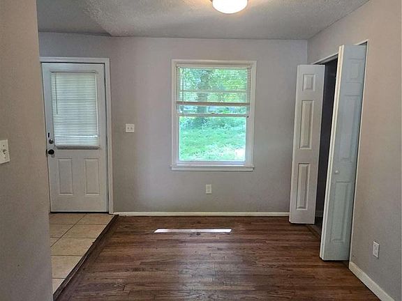 4th image of 3120 Lone Oak Ave SW