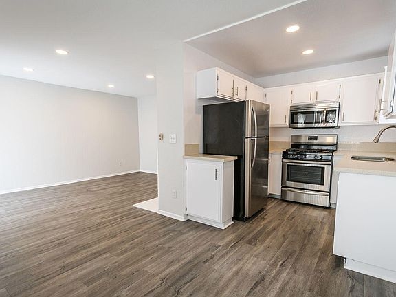 5th image of 4406 Cahuenga Blvd APT 102