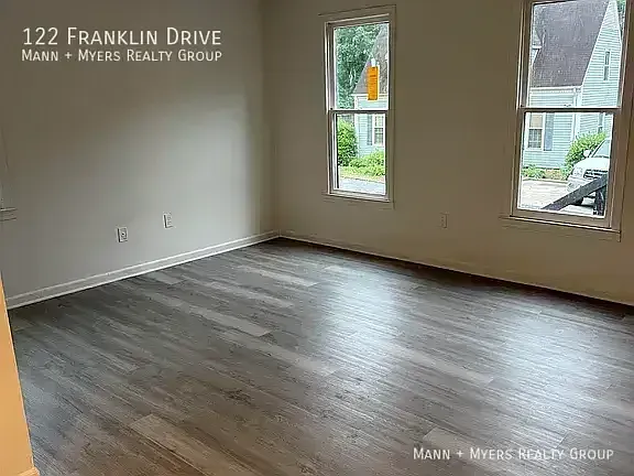 122 Franklin Dr — Photo 2