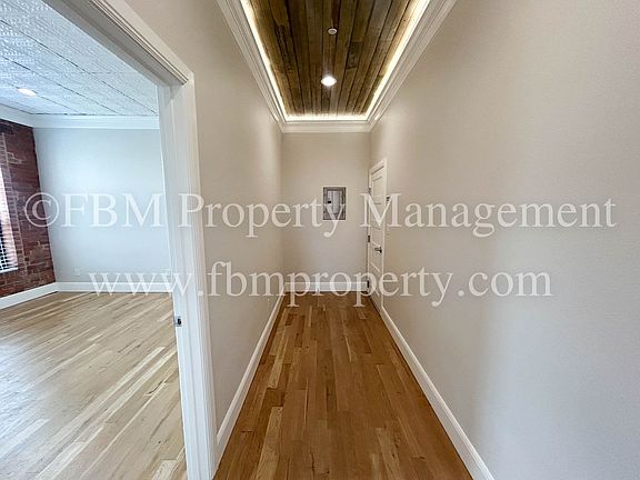 3rd image of 111 W Ennis Ave