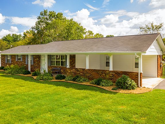 2nd image of 775 Mimosa Dr NW
