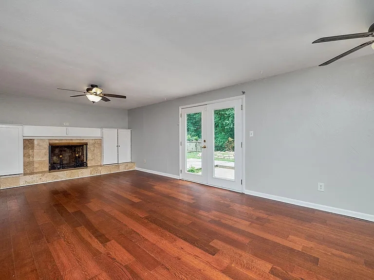824 Morgan Trl — Photo 23