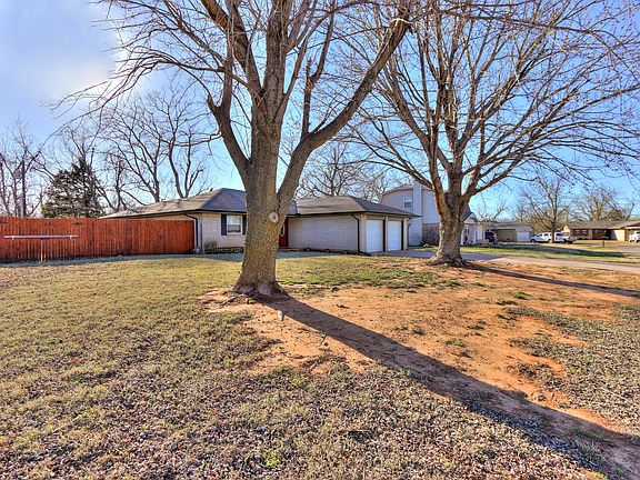 2nd image of 422 E Meadow Court Ln