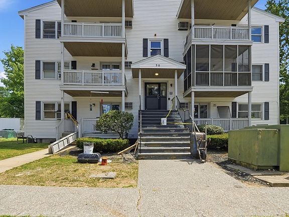 3rd image of 30 Abbey Rd APT 102