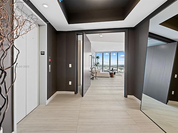 4th image of 851 NE 1st Ave #5302
