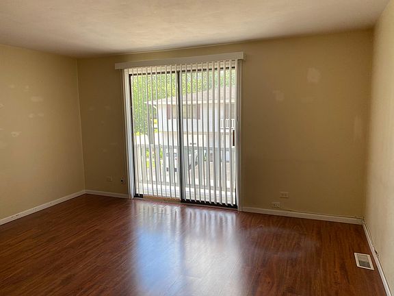 4th image of 17 Dennis Ct