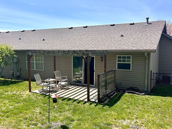 4th image of 4211 Medina Way