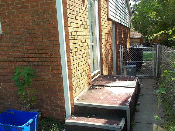 3rd image of 641 SW 49th St