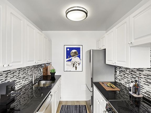 5th image of 50 W 34th St APT 14B5
